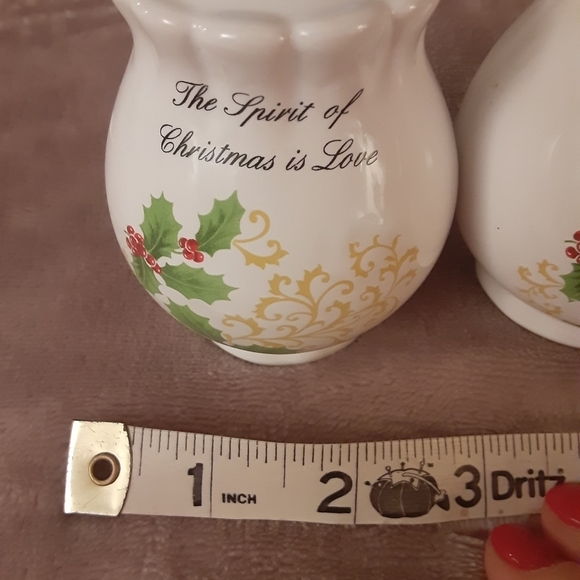 Christmas Salt and Pepper Shaker Set - Picture 7 of 7